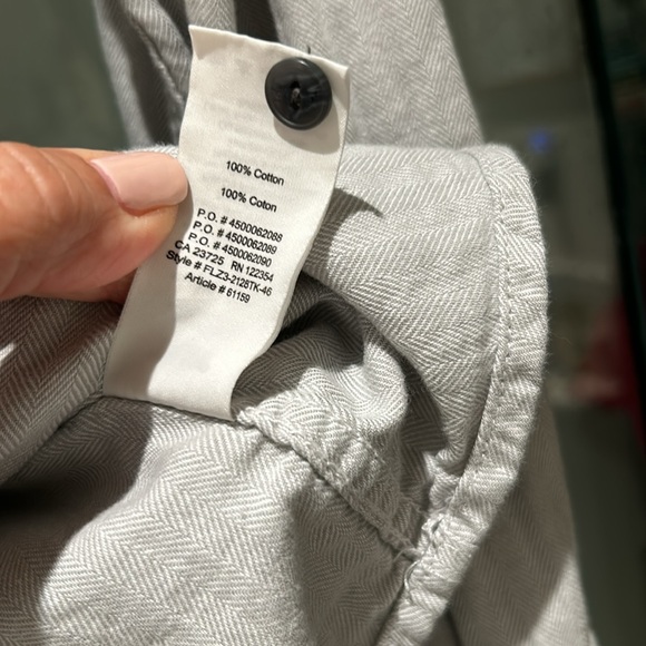 SOLD❗️TNA Relax Light Grey Classic Fit Shirt Size M - Picture 7 of 8
